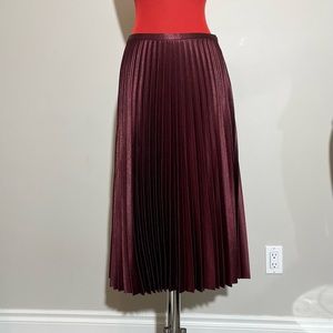 Zara pleated midi skirt..Size US L.. Burgundy NWOT